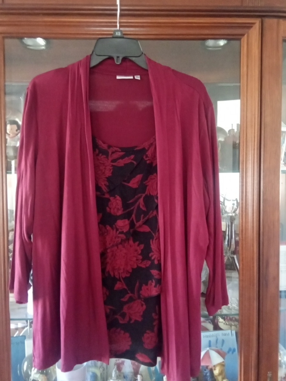croft & barrow Burgundy Open-Front Cardigan with Black Floral Tank